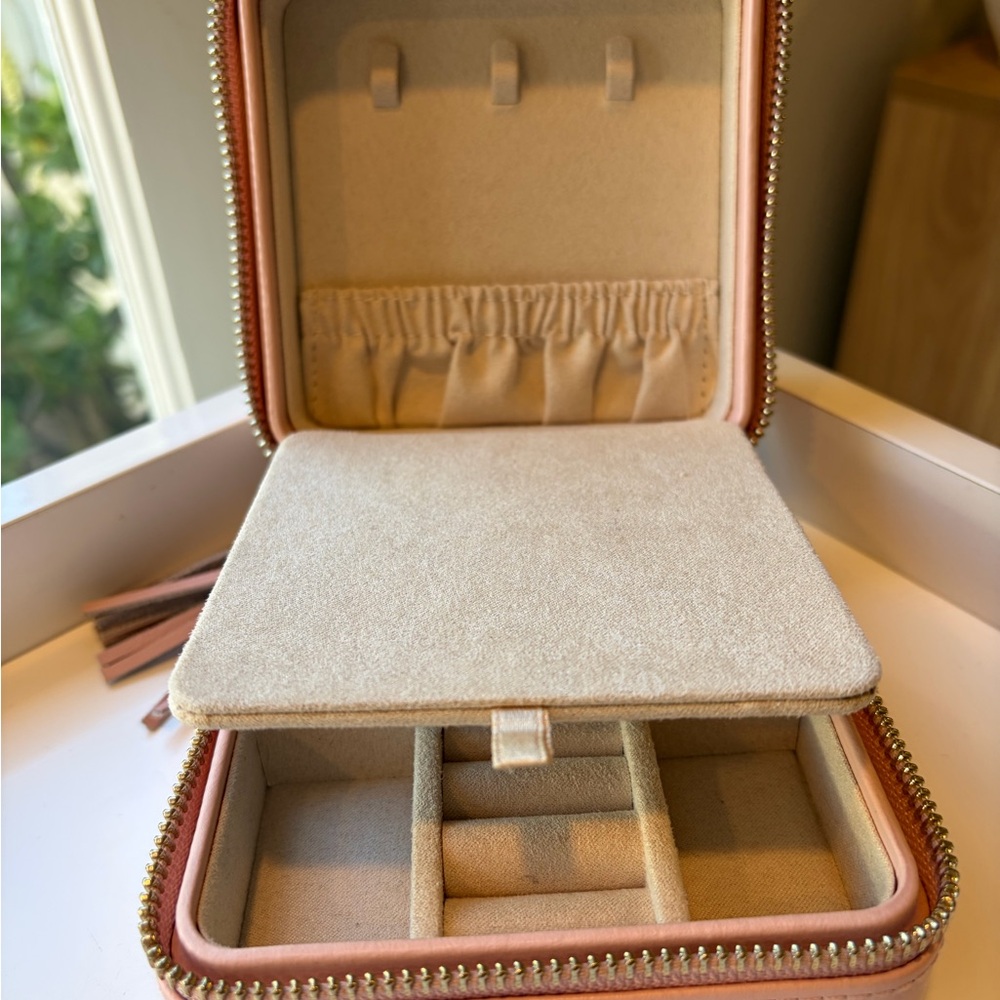 WOLF Pink and Tan Travel Jewelry Organizer - Picture 12 of 14